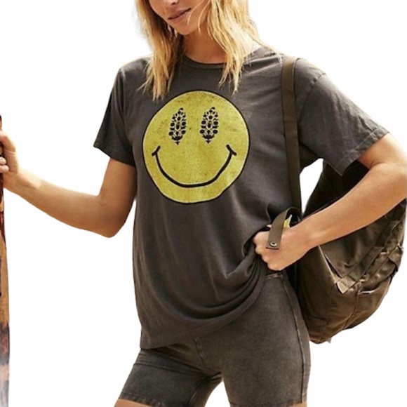 Daydreamer Buti Happy Tee Smiley Face 